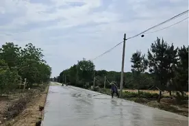 告别“晴天一身土，雨天一身泥”！岱岳区山口镇杨石汶村新道路硬化工程启动图片