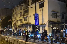 五分钟内几十辆车涌入！上海首条可通行电动自行车越江隧道开启，他们很兴奋图片