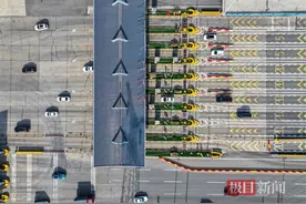 春节假期至尾声，高速收费站通行井然有序图片