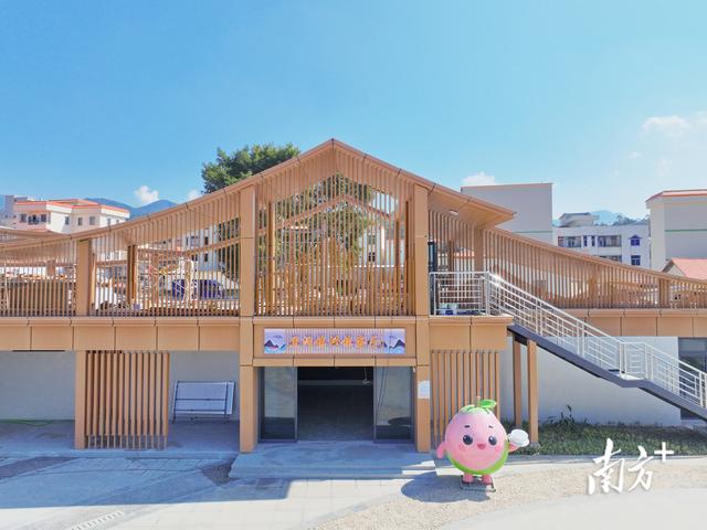 打卡里洞圩镇客厅，享独一份山水体验