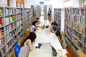 暖心！武汉新洲区图书馆开启“延时”服务图片