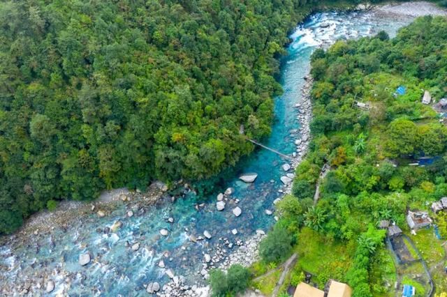 这才是大自然的高定!独龙江限定“翡翠绿”上新