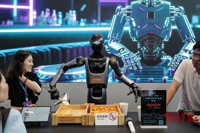 不止于 “机器”：2025世界机器人大会开幕