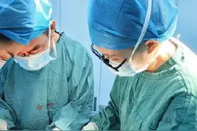 20岁女孩一查是男性，医生妙手把TA变回女孩图片