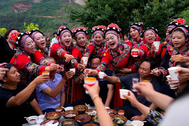 会泽火把节：钱城共庆民族盛宴 四十万网友云端同欢