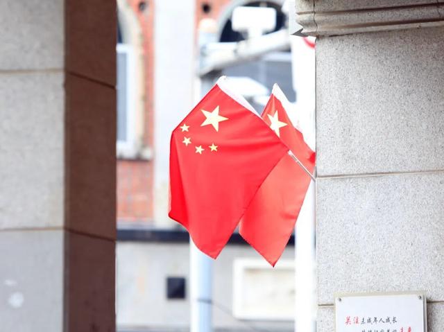 氛围拉满！古城刷屏了，最美中国红！