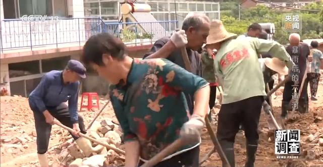 新闻调查丨攀90°绝壁、蹚过激流 救援队抵达河北失联村开展救援