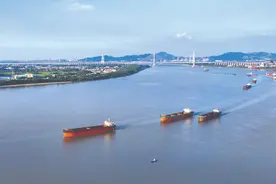 长江水道航运忙图片