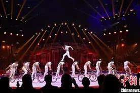 中国杂技团作品获蒙特卡洛国际马戏节“金小丑”奖图片