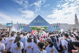 长沙世界之窗举办中考生水上毕业大趴 长沙消防为学子送祝福图片