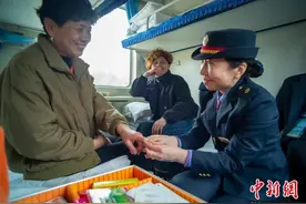 春暖花开南线游 山西开行今年首趟银发旅游列车图片