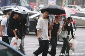 济南开启“一场秋雨一场寒”模式图片