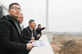 杨育星实地督导洪腾高速沿线综合环境整治提升工作图片