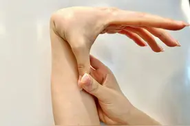 轻松挑战瑜伽高难度动作是柔韧性好？小心是你的关节太过灵活图片