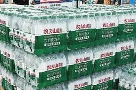 钟睒睒不建议长期喝绿瓶水！科普博主向市监局举报农夫山泉图片