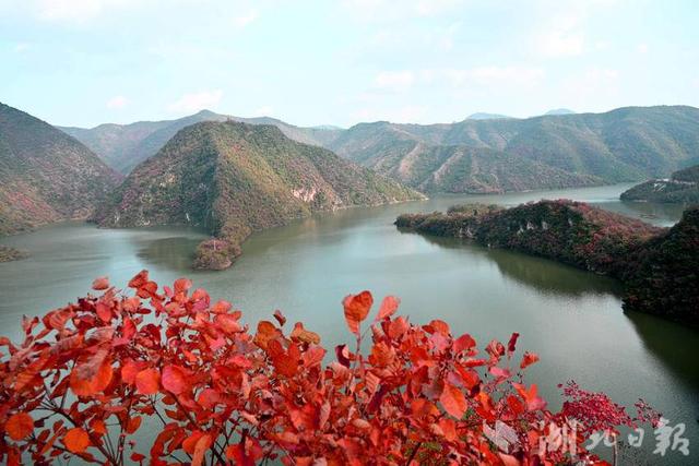 郧阳：滔河水库秋景如画