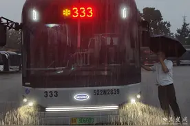大雨天气，武汉公交多举措为市民护航图片