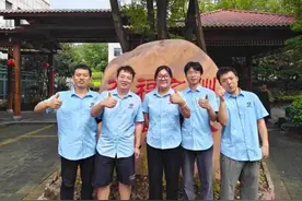 当年轻人“迈入”养老院图片