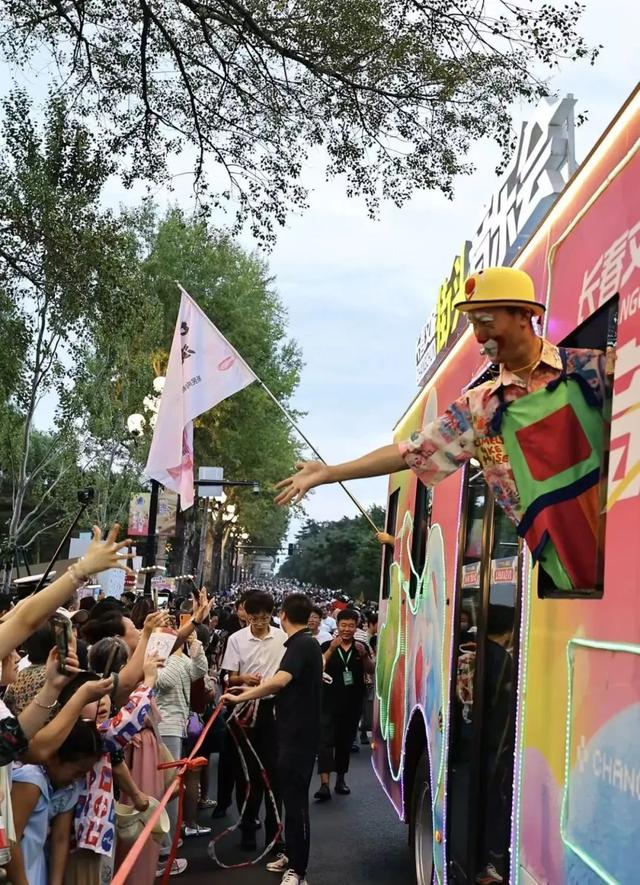 持续火爆！新民大街的创意玩法太多了！