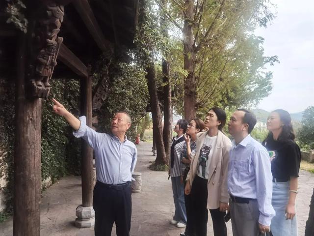 池州费老师，行走的九华文旅“活字典”！