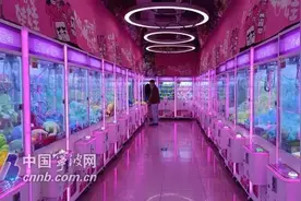 49台机器里44台存在“问题娃娃”！记者调查宁波“娃娃店”，情况不乐观图片