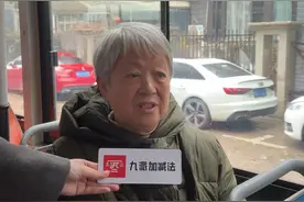 “蒜鸟劝和”解纠纷   武汉603路公交打造“和谐车厢”图片