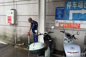 冷水江市消防大队深入辖区开展电动车消防安全检查图片