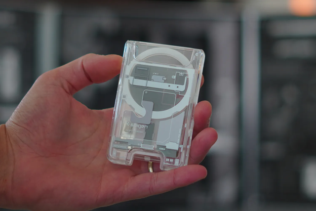 Spigen 推Zero:One手机壳，让 iPhone 17 系列秒变“透明探索版”