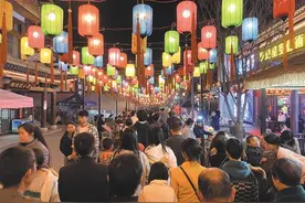 “南中爨城”举办蛇年灯会图片