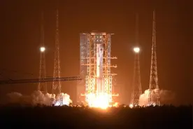 我国成功发射通信技术试验卫星十六号图片