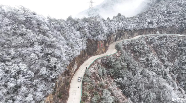 安徽歙县：寒潮催生雾凇景观 徽州天路银装素裹