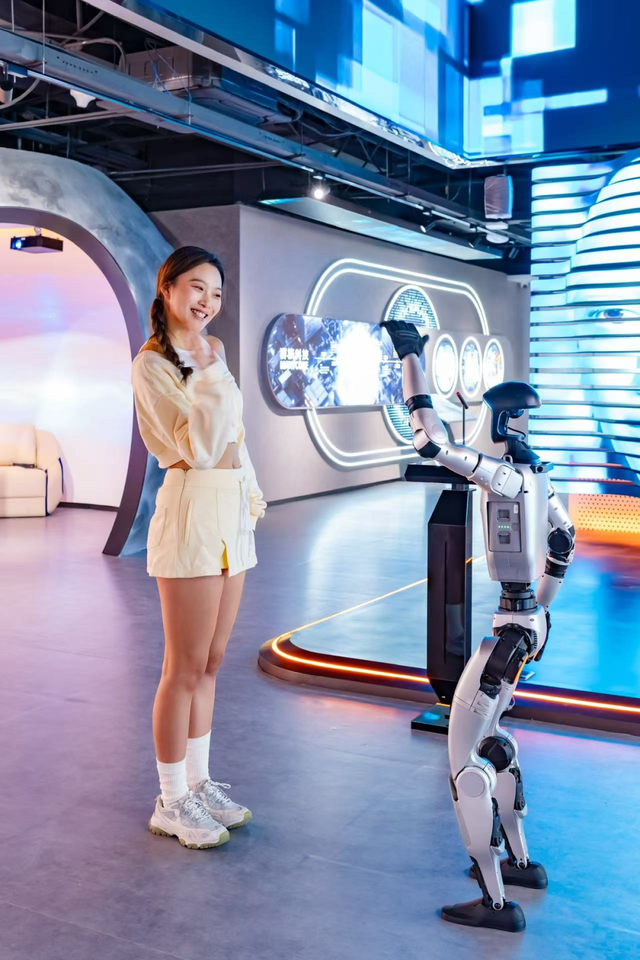 闻香约杭州丨漫步之余无缝衔接科技旅游十景，一日穿越千年，一步触碰未来