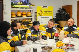寒潮来袭，美团外卖启动“严寒保护”应急机制关怀骑手图片