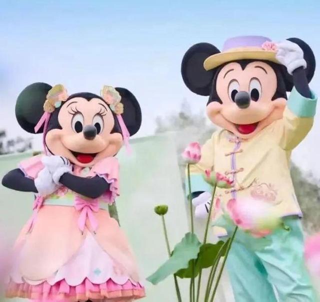 苹果20周年或推首款曲面iPhone！“一体式环绕玻璃机身，整机各侧均配屏幕”