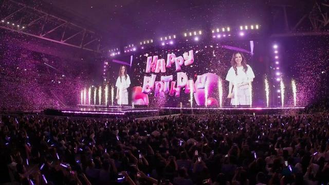 一直在开演唱会的邓紫棋	，写出了今年最畅销的小说