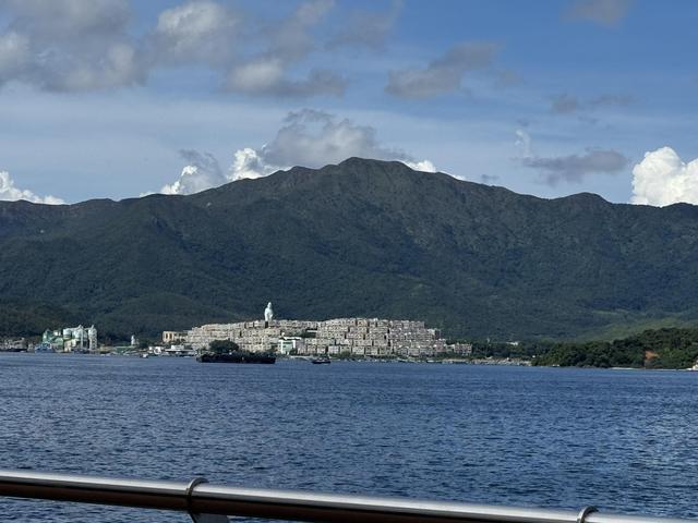 当深圳00后也来抄底：内地客赴港买房，十年砸下8000亿