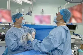 手术不用插管 患者自主呼吸 烟台山医院完成两例新式单孔胸腔镜手术图片