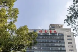 女子体内排出10米长寄生虫图片