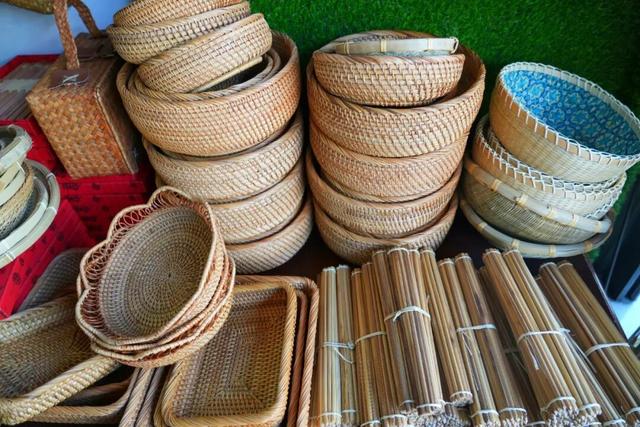 芒市丙午街竹编店搭上文旅“快车”