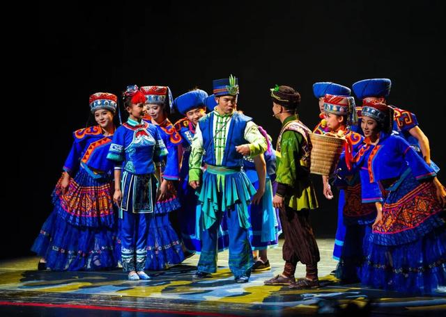 双向奔赴！来一场红城烟火之旅