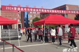 高考首日 枣庄八中东校学生有序进入考场图片