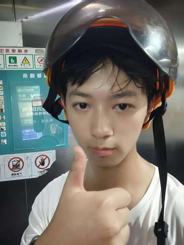 带血枕头从天而降，报警救人的外卖小哥是他！19岁小伙被17岁女友十万元卖到缅甸，被打到失聪，家人支付35万元将其赎回 ｜来听新闻