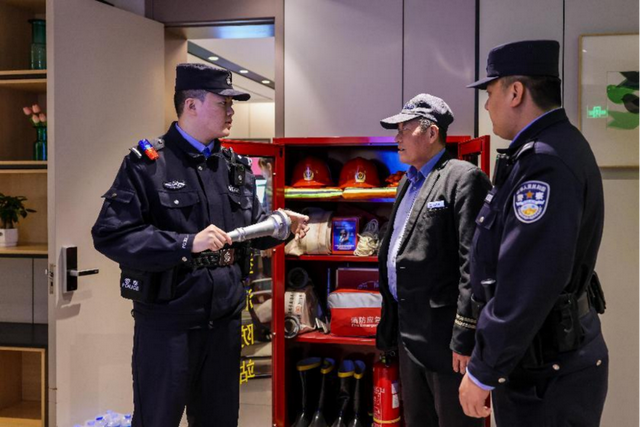 冰城公安：全心护游 筑牢景区安全屏障