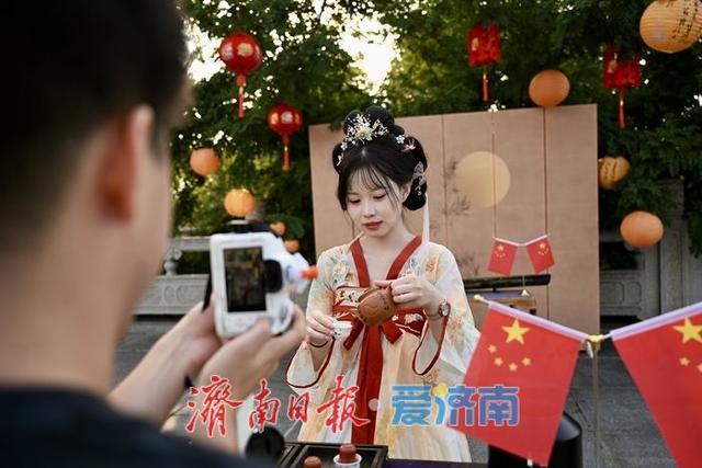 一年四季 泉在济南丨“月满超然”国风宴点亮泉城之夜，国庆中秋双节同庆惊艳开启