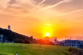 落日、晚风、草地、音乐、露营……济南这个网红打卡地太city啦图片