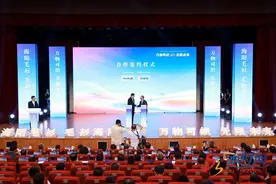 以“万物可织”擘画“产业未来”——山东海阳第八届毛衫艺术展暨“海阳印象”嘉年华启幕图片