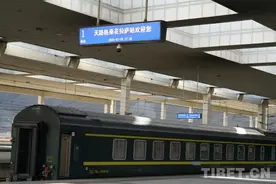 李警长也想回家过年——记青藏铁路上列车乘警的新春坚守图片