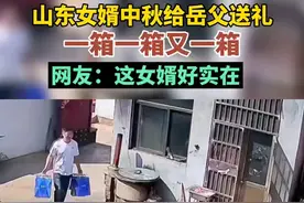 山东女婿中秋给岳父送礼，一箱一箱又一箱，网友：这女婿好实在。图片