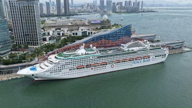 和平之船环球邮轮到访深圳前海，“科技+文旅”玩法震撼国际游客