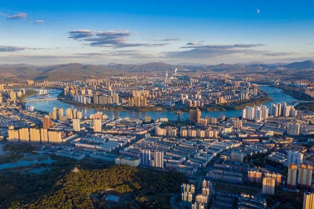 全国唯一与省同名的城市，这个“雪假”挤爆了